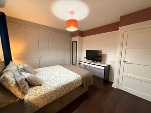 Photo 1- click for photo gallery